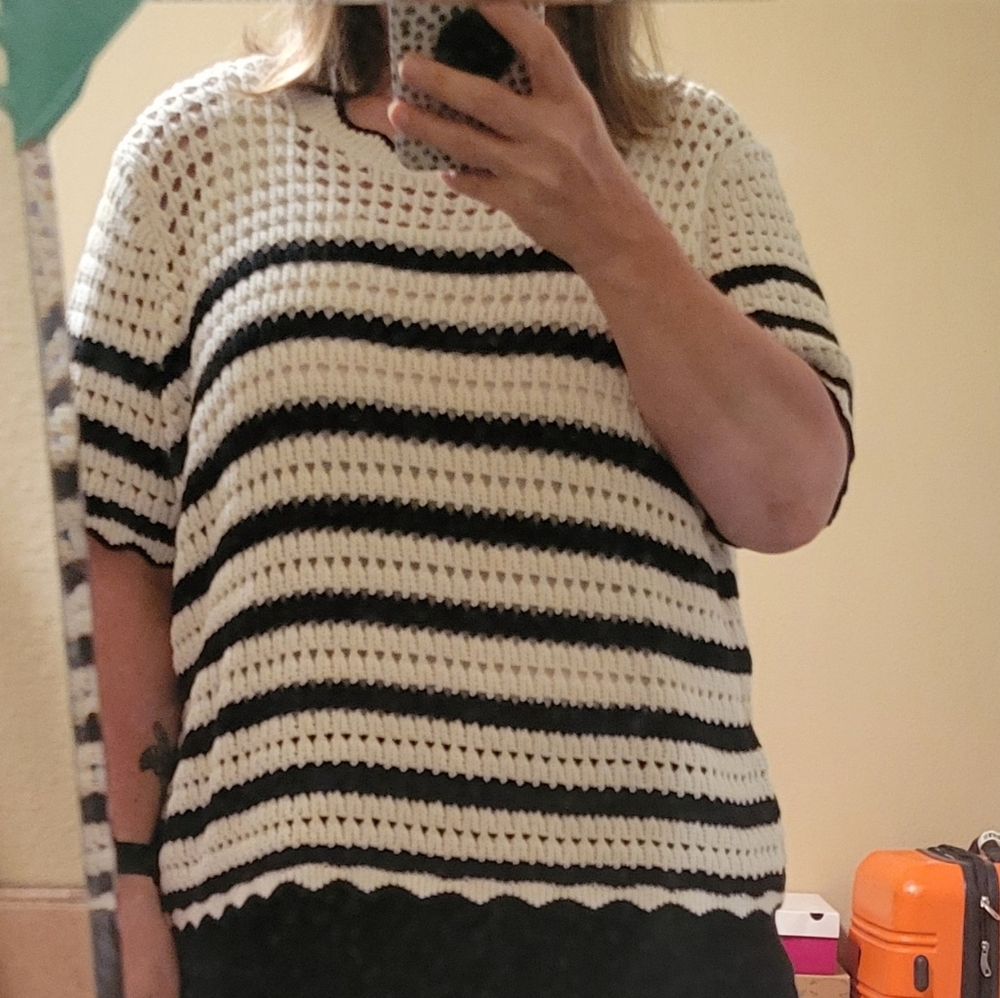 GAP Black And White Sweater Xl